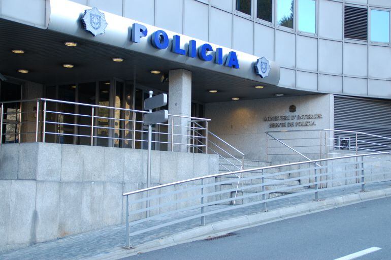 La Policia intensifica la vigilància al voltant de les escoles.