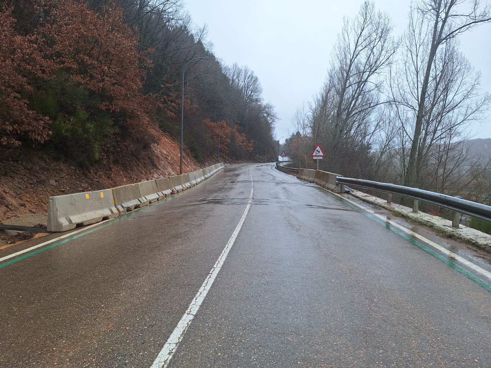 La Junta reabre la carretera CL-615 tras la retirada del material que ocupaba la vía en el término municipal de Guardo