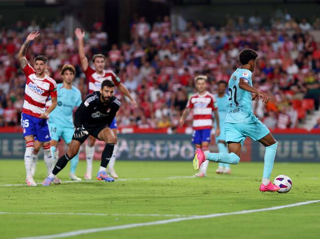GRANADA, SPAIN - OCTOBER 08: Lamine Yamal of FC Barcelona shoots for score their first side goal during the LaLiga EA Sports match between Granada CF and FC Barcelona at Estadio Nuevo Los Carmenes on October 08, 2023 in Granada, Spain. (Photo by Fran Santiago/Getty Images)