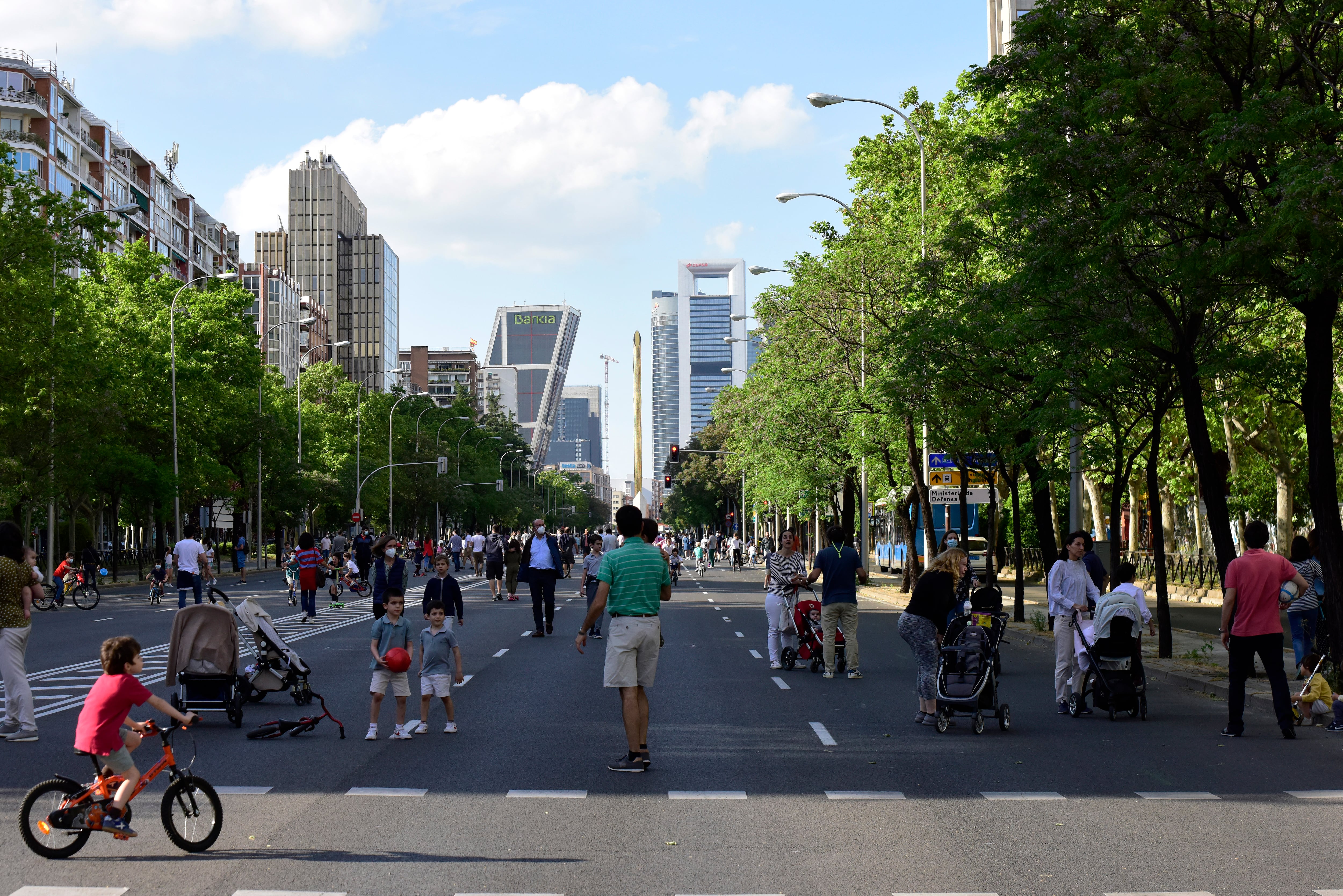 Algunas calles del centro de Madrid se cortan al tráfico durante unas horas del fin de semana para que los niños puedan jugar