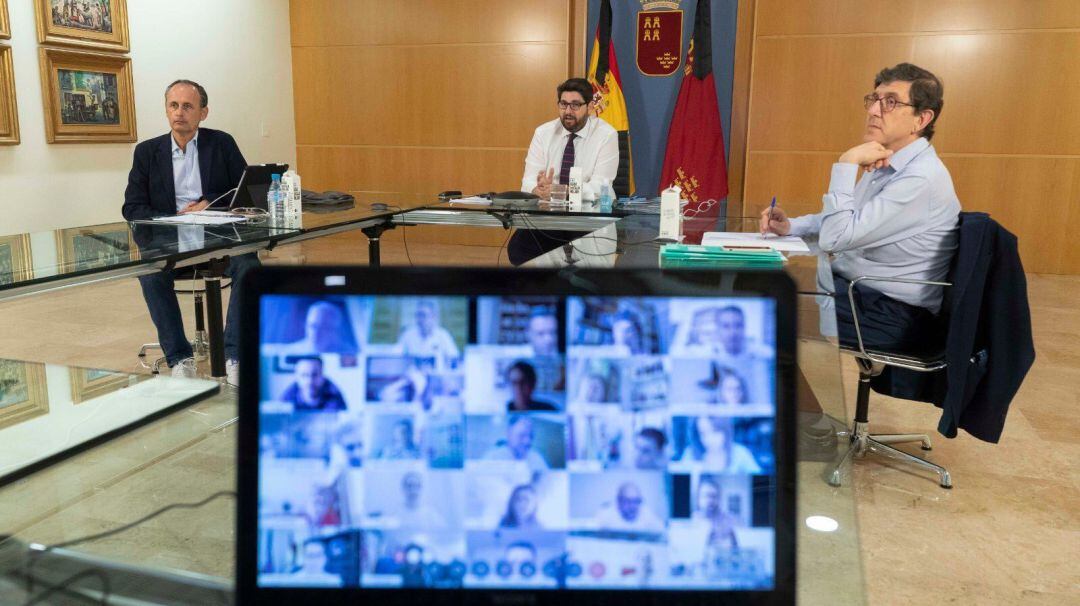 López Miras informa a los alcaldes de su intención de pedir el paso a la fase 1