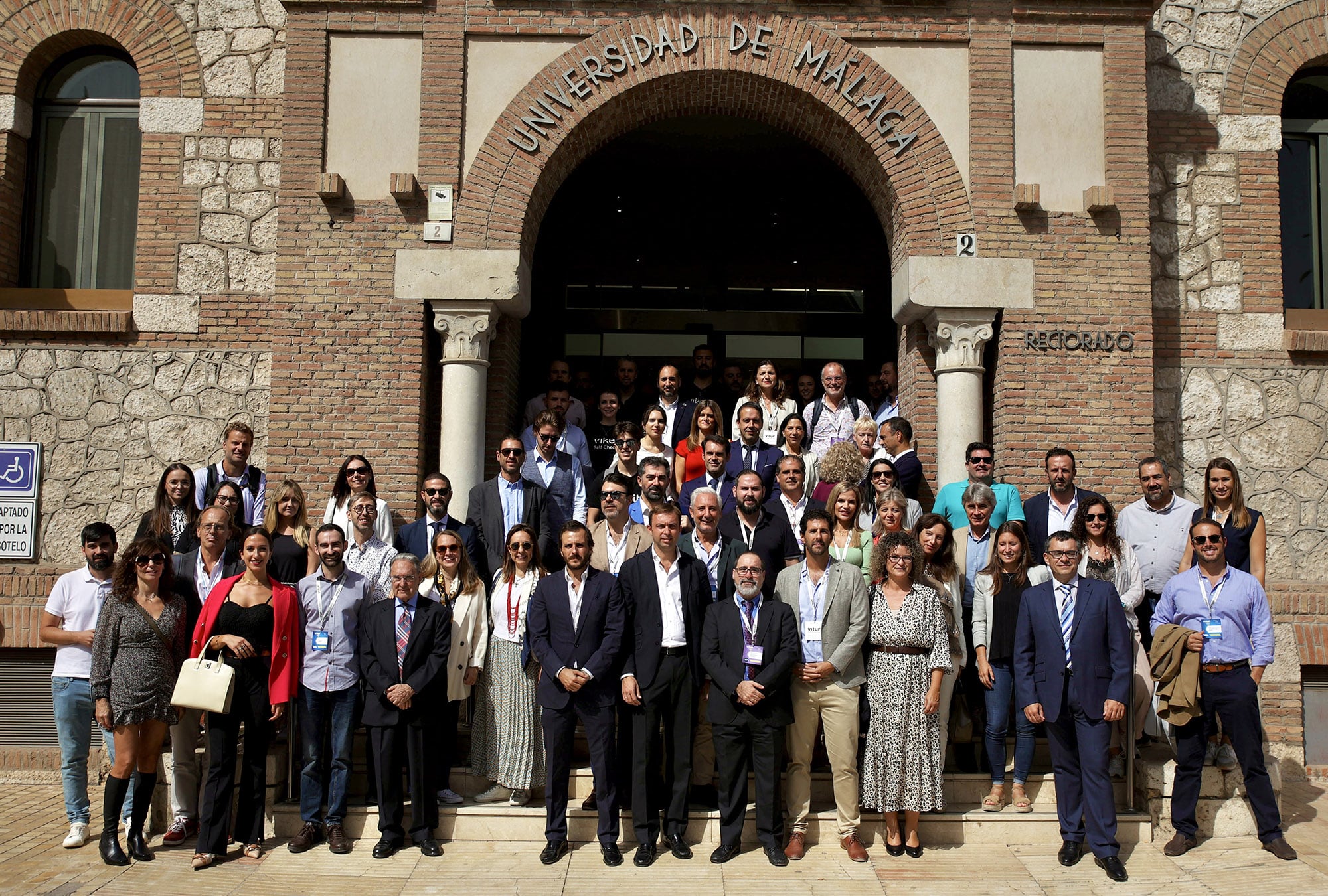 Foto de familia previa al congreso que se celebra este jueves y viernes en Málaga