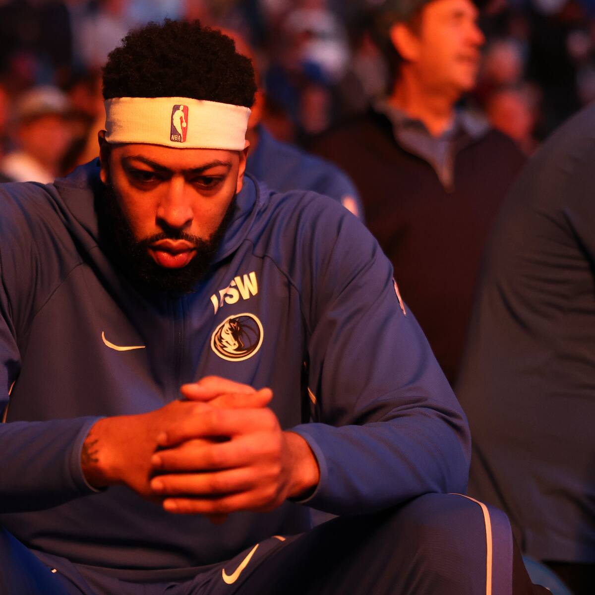 Dilema para Davis: lesión de larga duración y un cuestionable futuro en Mavericks