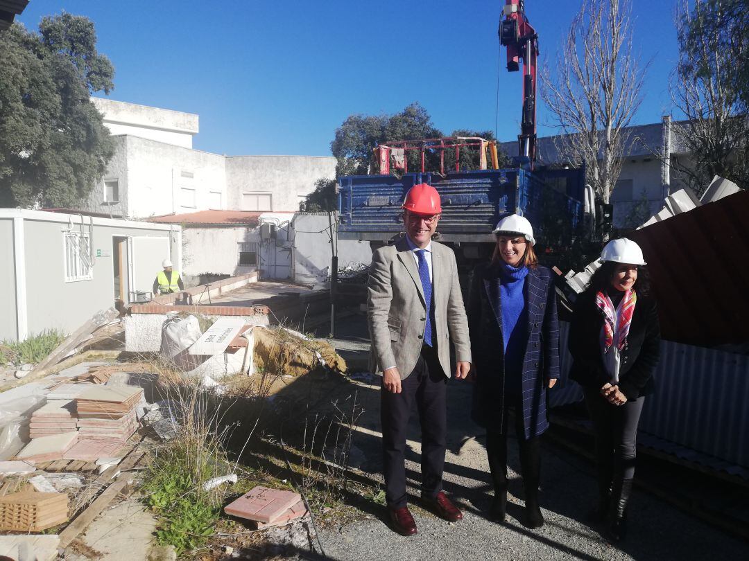 El delegado ha visitado este lunes junto a varios concejales de Ronda y la alcaldesa las instalaciones del antiguo hospital 