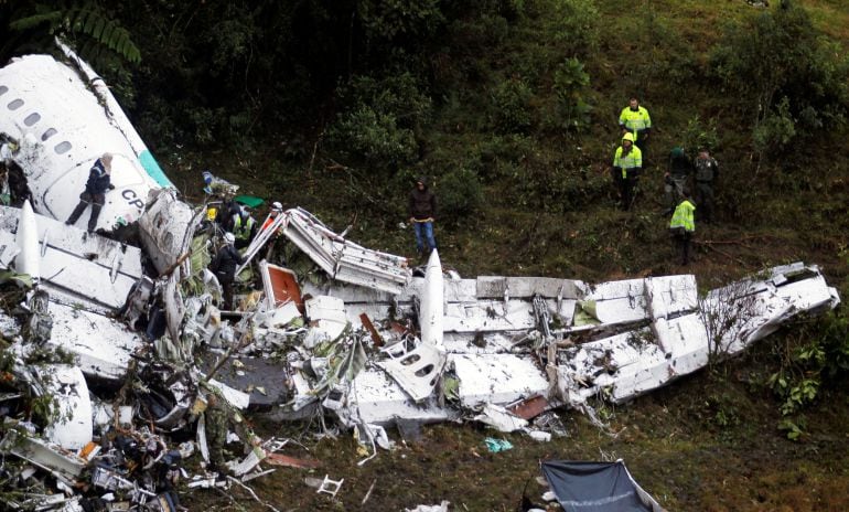 Actuaciones de rescate en el avión que trasladaba al Chapecoense