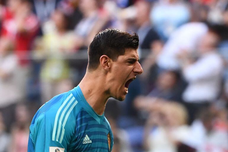 Courtois grita durante un partido de Bélgica en el Mundial