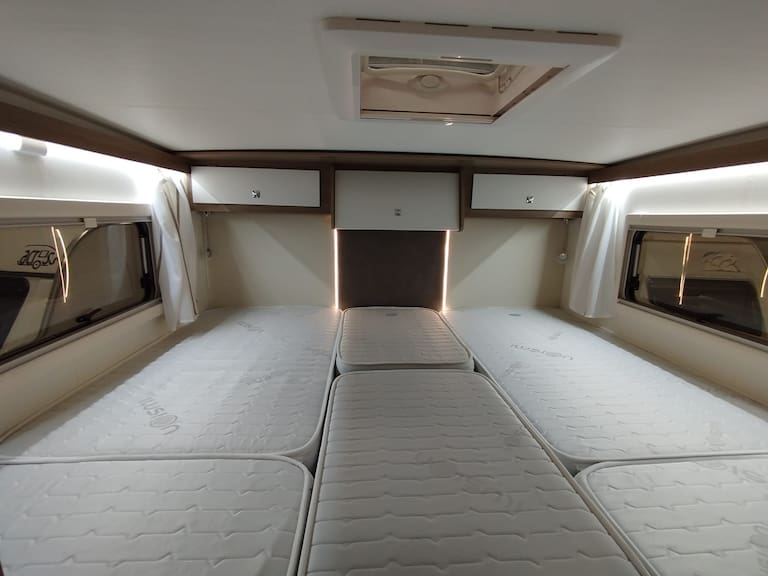 Interior de una de las autocaravanas