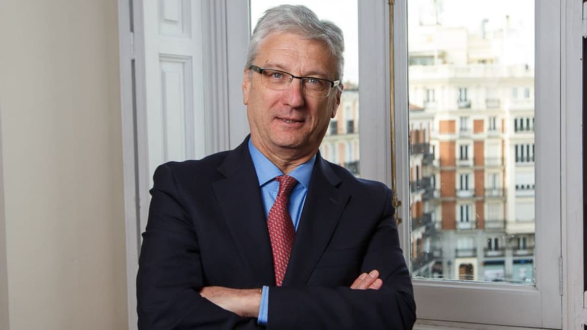 El juez Díez-Picazo compaginó su puesto en el Supremo con dar clases para la banca