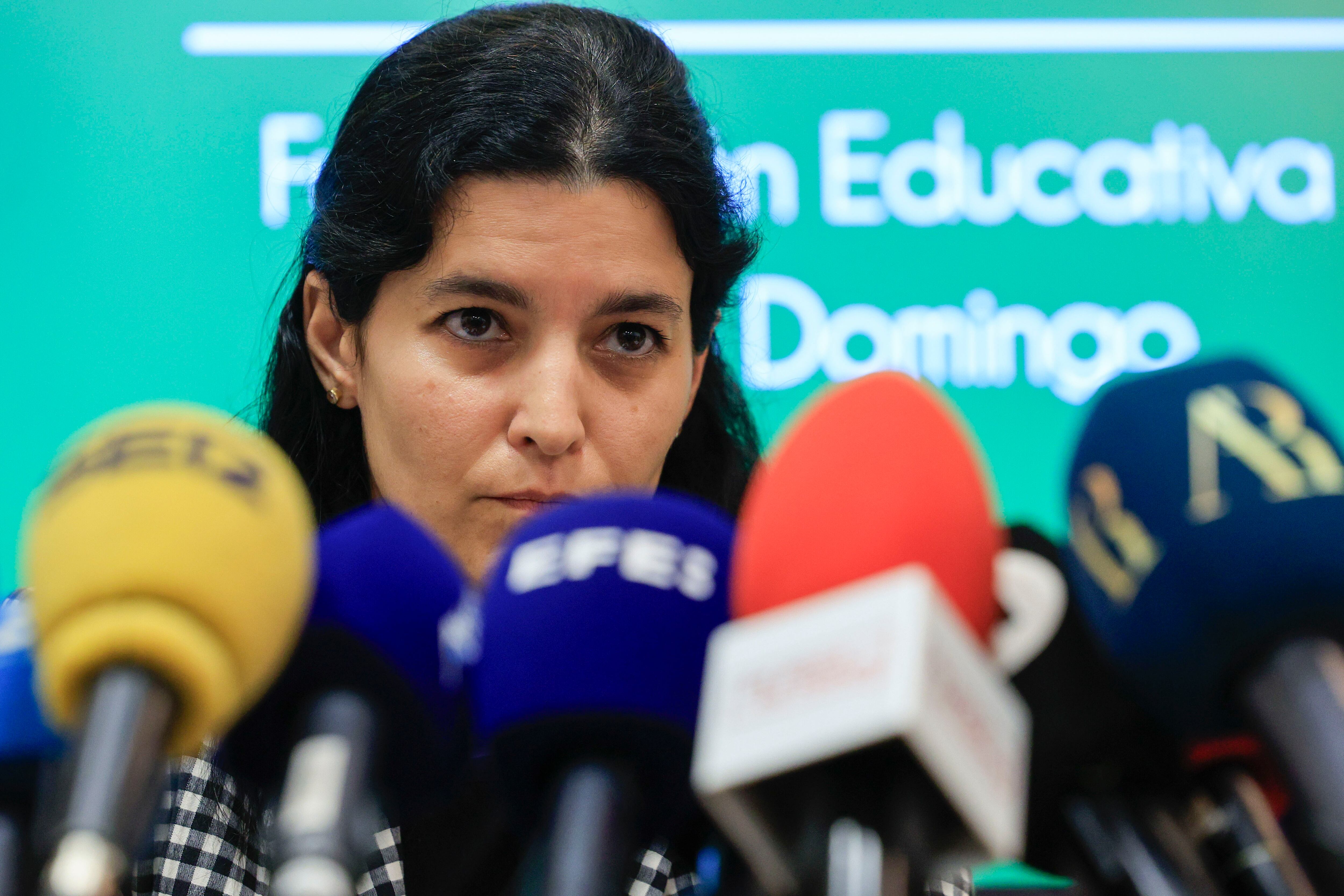 VALENCIA, 09/06/2025.- Julia Moreno Rojo, directora general del Equipo de Gestión de la Fundación Educativa Santo Domingo (FESD), durante la rueda de prensa en la que la FESD y el Colegio Nuestra Señora de Loreto FESD de València exponen su postura oficial sobre las noticias referidas a "conductas sexuales inapropiadas cometidas en 2023 en una actividad deportiva en Málaga entre alumnos del centro". EFE/Kai Forsterling