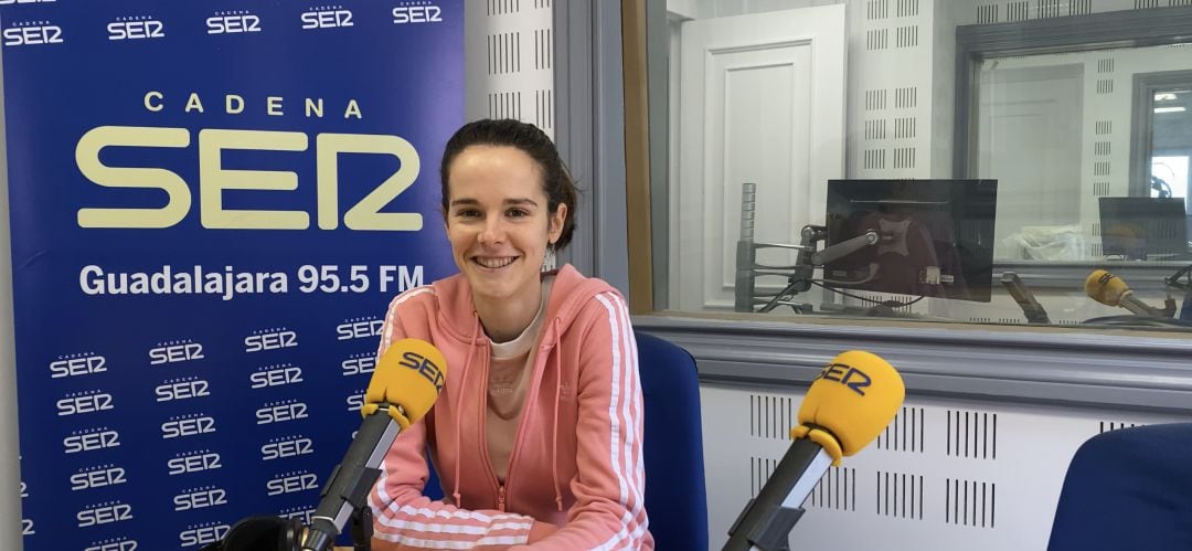 Ana Lozano en los estudios de SER Guadalajara