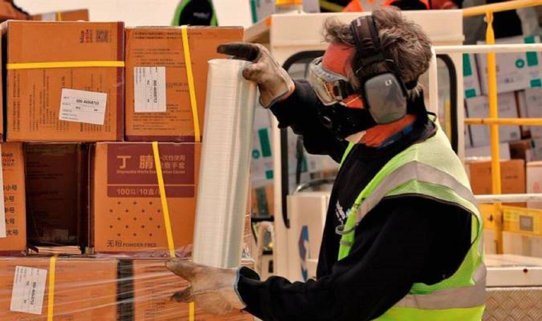 Un trabajador en un centro de trabajo