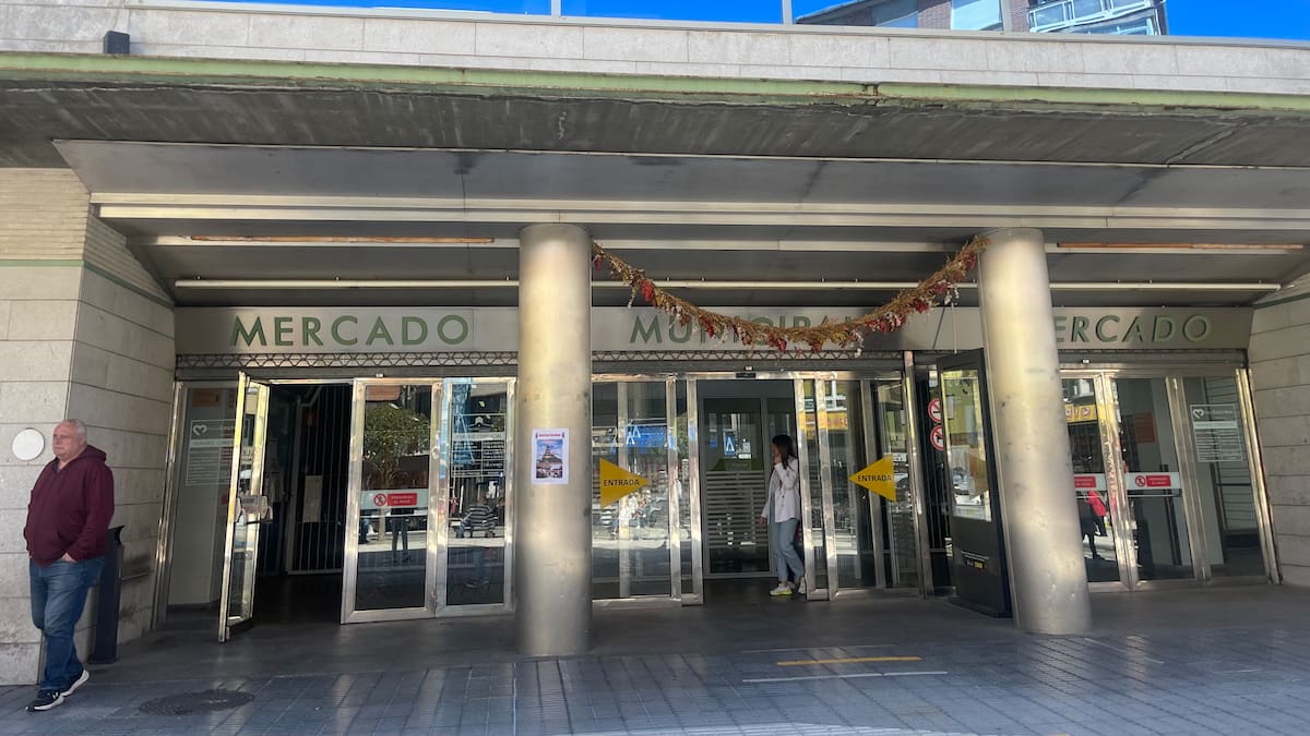 El PSOE reclama a PP-CB que atiendan la ampliación del horario y el uso de espacios que reclaman los gastrobares del Mercado