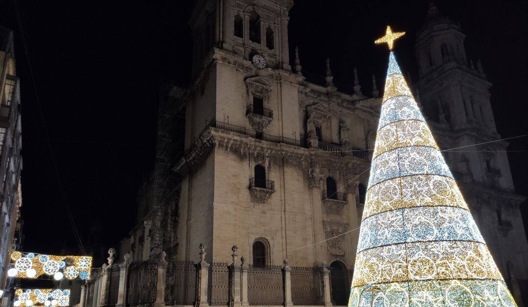 La Navidad prácticamente está a la vuelta de la esquina y el Ayuntamiento de Jaén no ha querido renunciar a las actividades navideñas de revitalización del comercio local