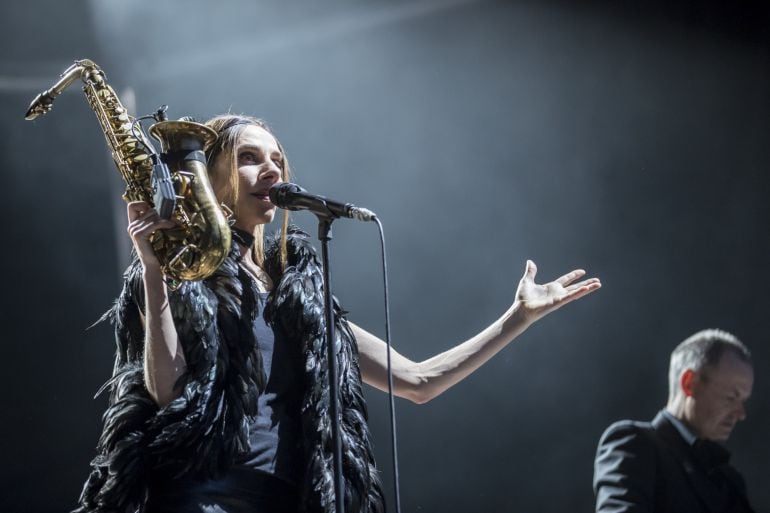 PJ Harvey durante su concierto en el  Poble Espanyol