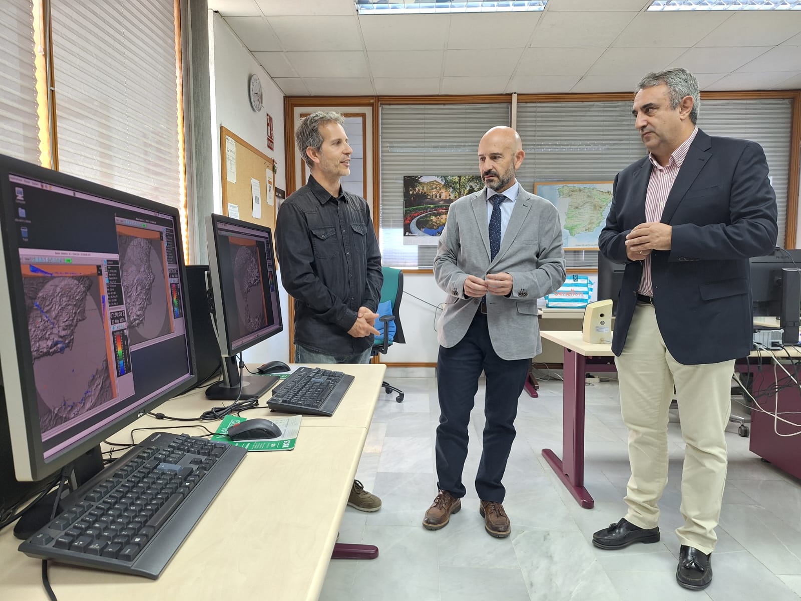 Un momento de la visita en la sede de AEMET en Málaga