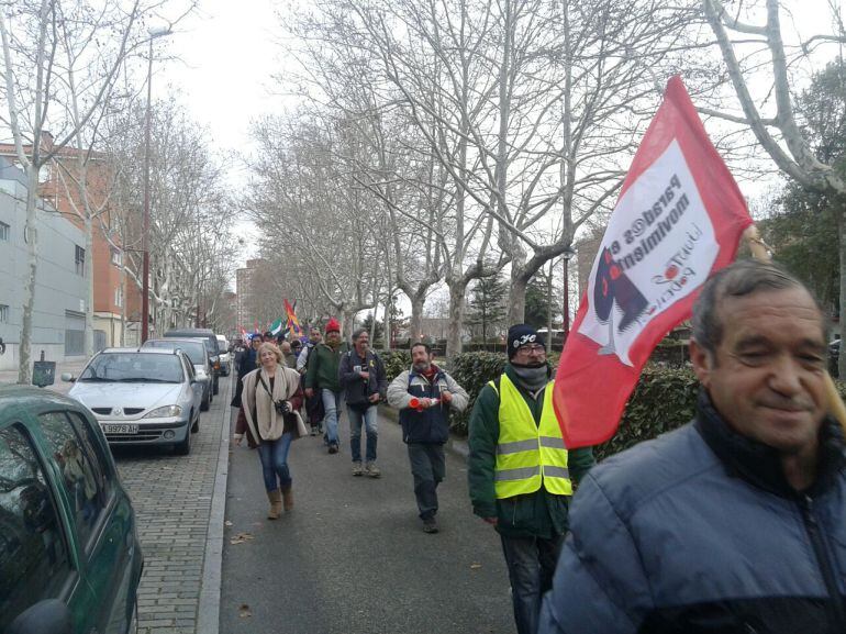 Marcha de la dignidad por el lateral del Paseo de Zorrilla