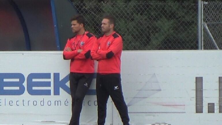 Juegadores de la Sociedad Deportiva Huesca en el entrenamiento