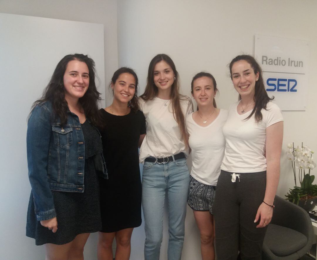 Las cantineras del Alarde Tradicional en Radio Irun