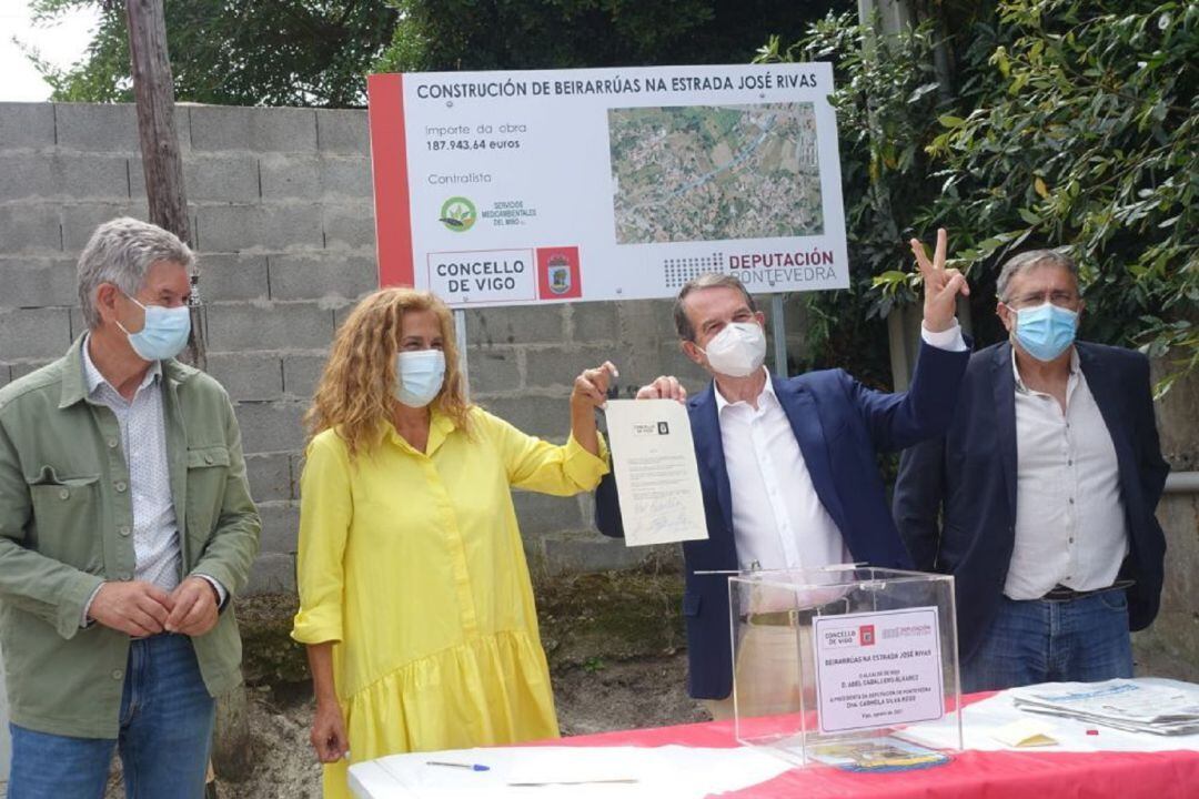 Caballero y Silva en el centro de la imagen