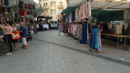 Després d'onze a la Rambla, els marxants han tornat avui a la plaça Corsini
