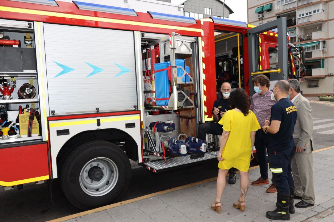 El Parque Municipal de Bomberos de Fuenlabrada realizó el pasado año 1.450 intervenciones. Cuenta con 66 efectivos y una flota integrada por catorce vehículos y un remolque, equipados con los últimos avances técnicos que permiten una mejor intervención en todo tipo de emergencias. 