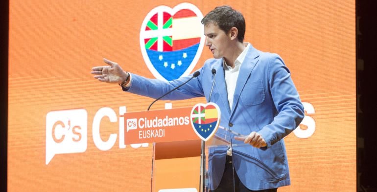 El presidente de Ciudadanos, Albert Rivera, durante su intervención en un acto electoral del partido en Euskadi.