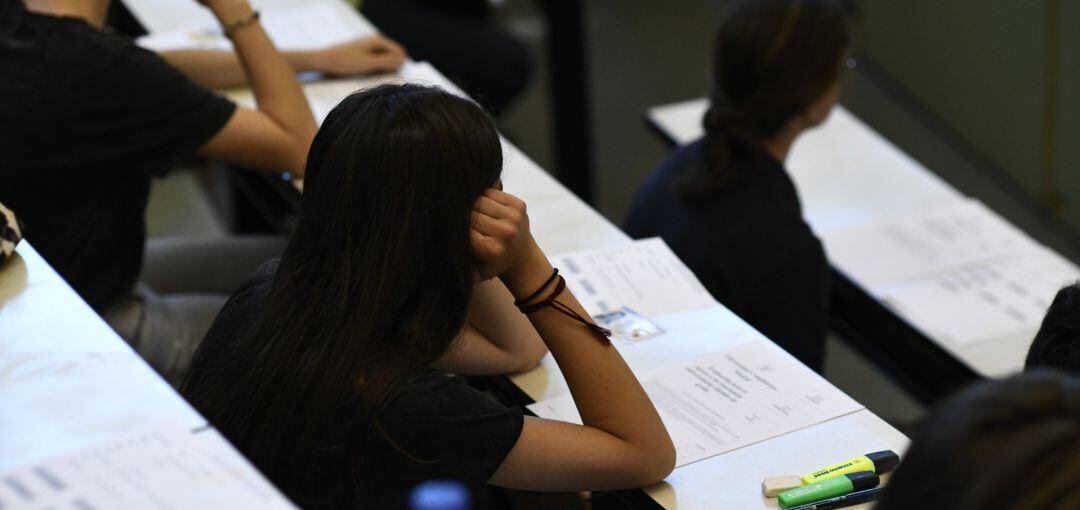 Estudiantes se preparan para comenzar el examen de Evaluación para el Acceso a la Universidad (EvAU).