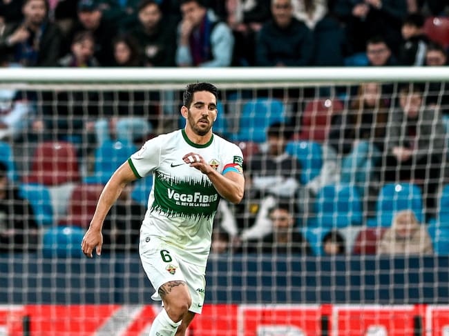 Pedro Bigas durante un partido con el Elche CF.