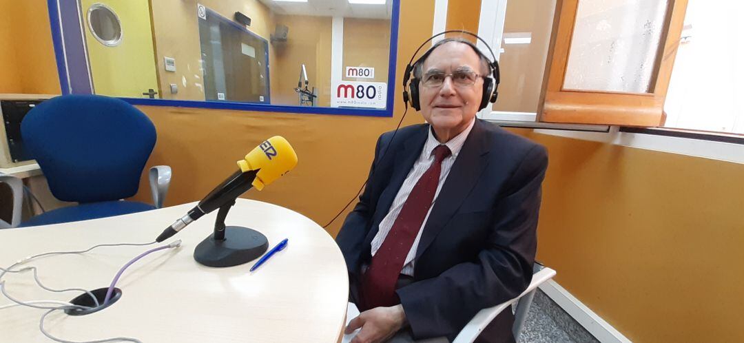 Antonio Campos, en los estudios de Radio Granada