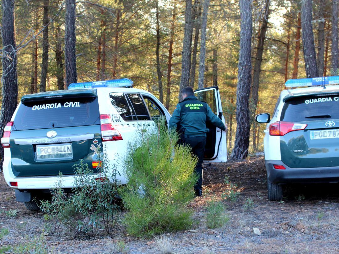 Dos coches patrulla de la Guardia Civil