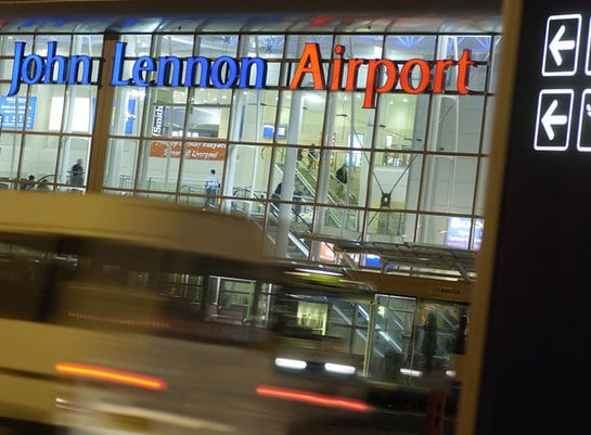 En el 2002 el aeropuerto se renombró a John Lennon y cambió su lema a &quot;Above Us a Only Sky&quot;, parafraseando a la canción &quot;Imagine&quot;.