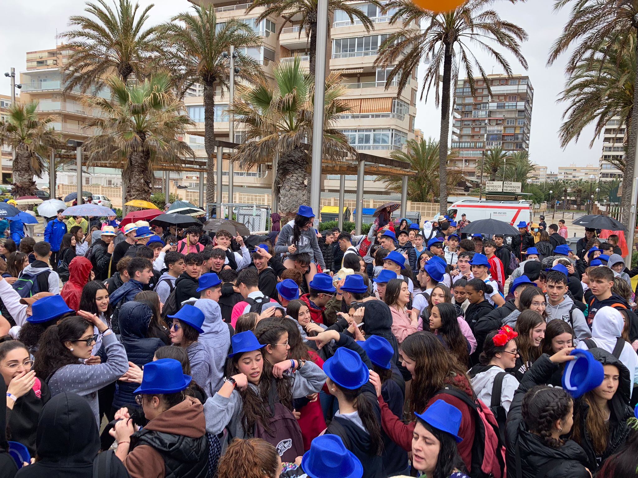 Ocio alternativo el día de Santa Faz en la playa de San Juan de Alicante