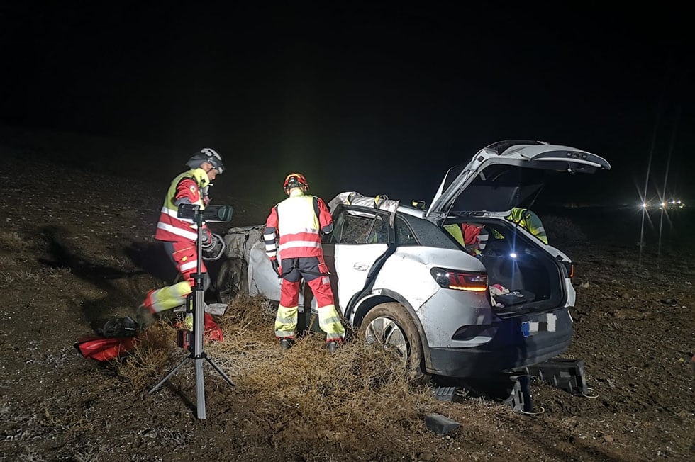 Vehículo volcado que conducía el consejero de los Centros de Arte, Cultura y Turismo del Cabildo de Lanzarote.