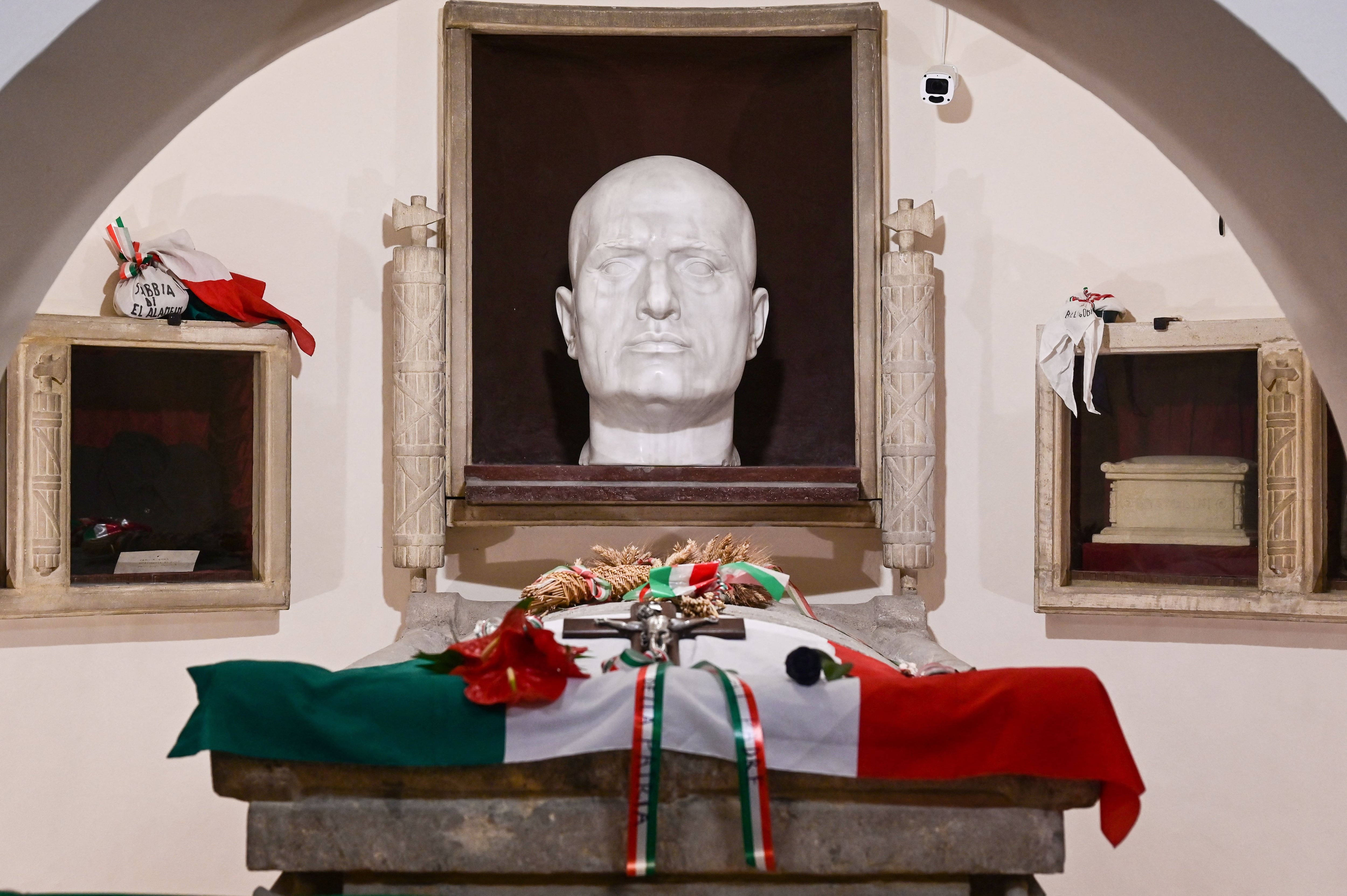 Tumba de Mussolini en el municipio italiano de Predappio