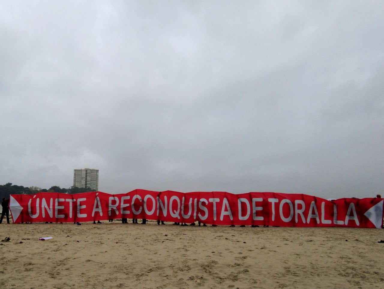 Protesta vecinal contra el uso privado de Toralla en Vigo