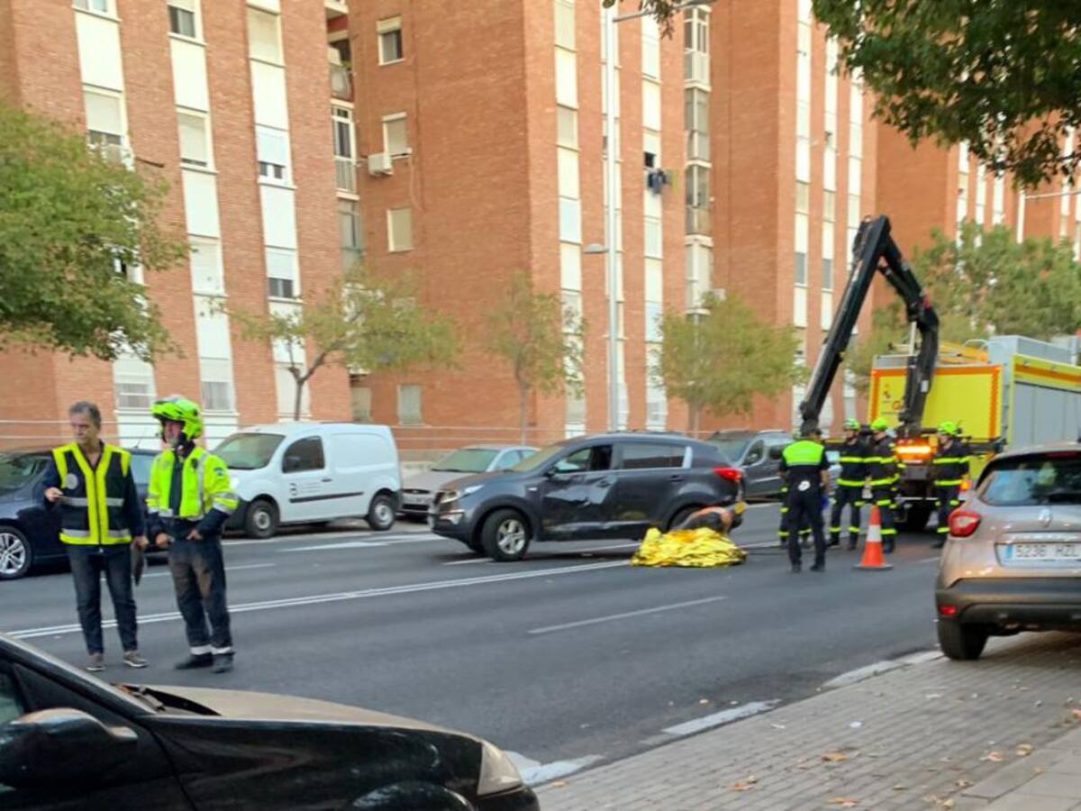 Fallece un motorista al chocar contra un turismo en la avenida Juan Carlos I