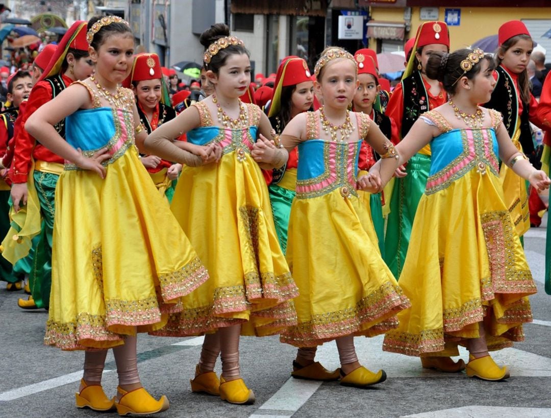 Los más pequeños brillan en el desfile infantil