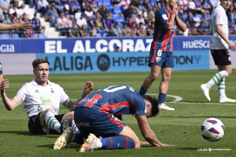 El Huesca se vio impotente ante el Racing de Santander