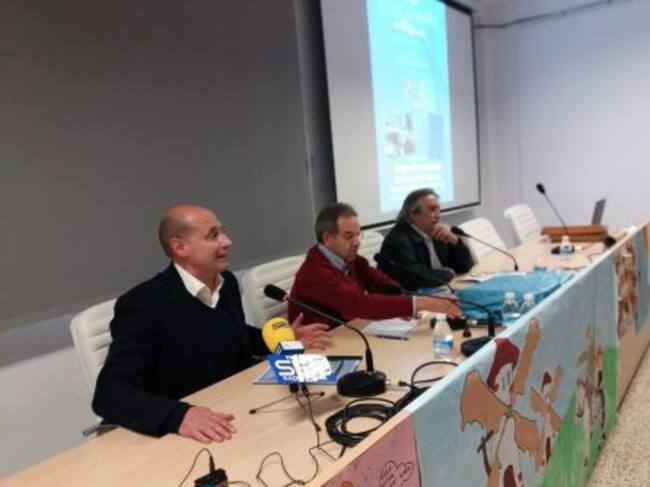 Momento de la intervención del alcadle, José Luis HIdalgo, en la presentación del libro