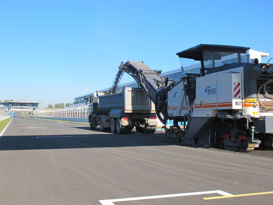 Comienzan las obras de reasfaltado de la pista