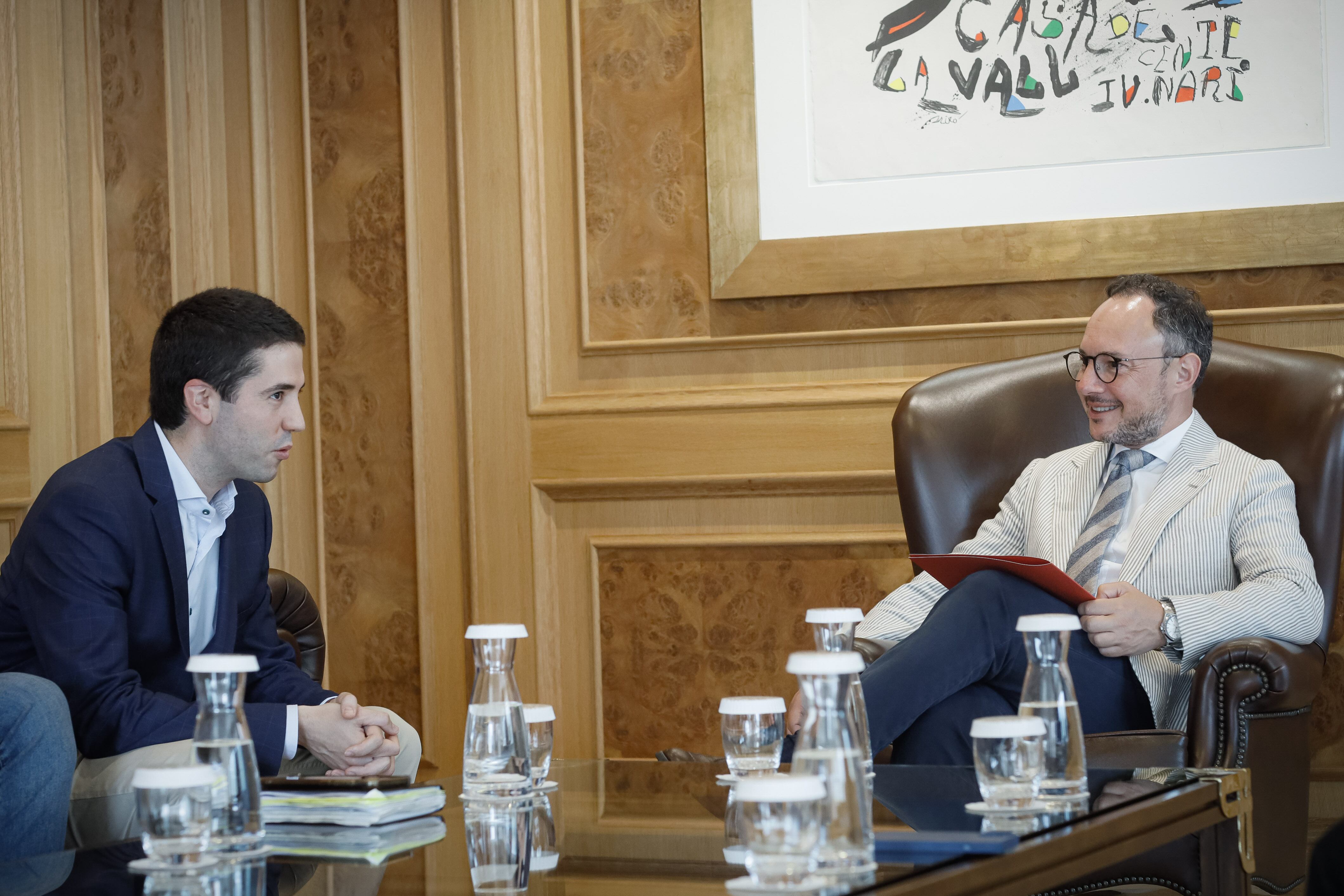 L'alcalde de la Seu d'Urgell, Joan Barrera, durant la la reunió que va mantenir amb el cap de Govern, Xavier Espot, a finals de juny