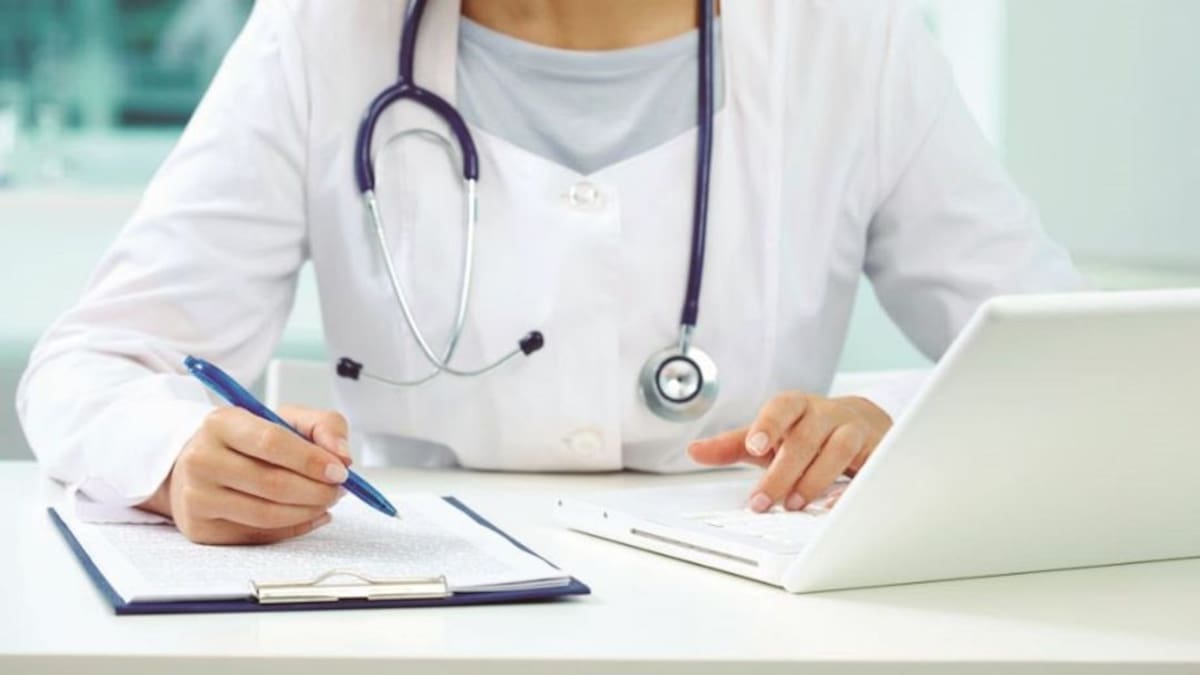 La Junta espera contratar a 42 médicos residentes para ejercer en el Bierzo y Laciana durante los próximos 3 años