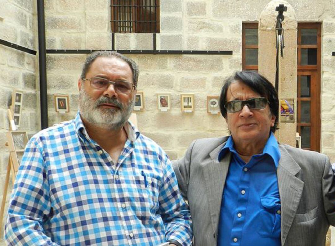Francisco Viedma junto a Gabriel Moreno en el patio de El Pósito