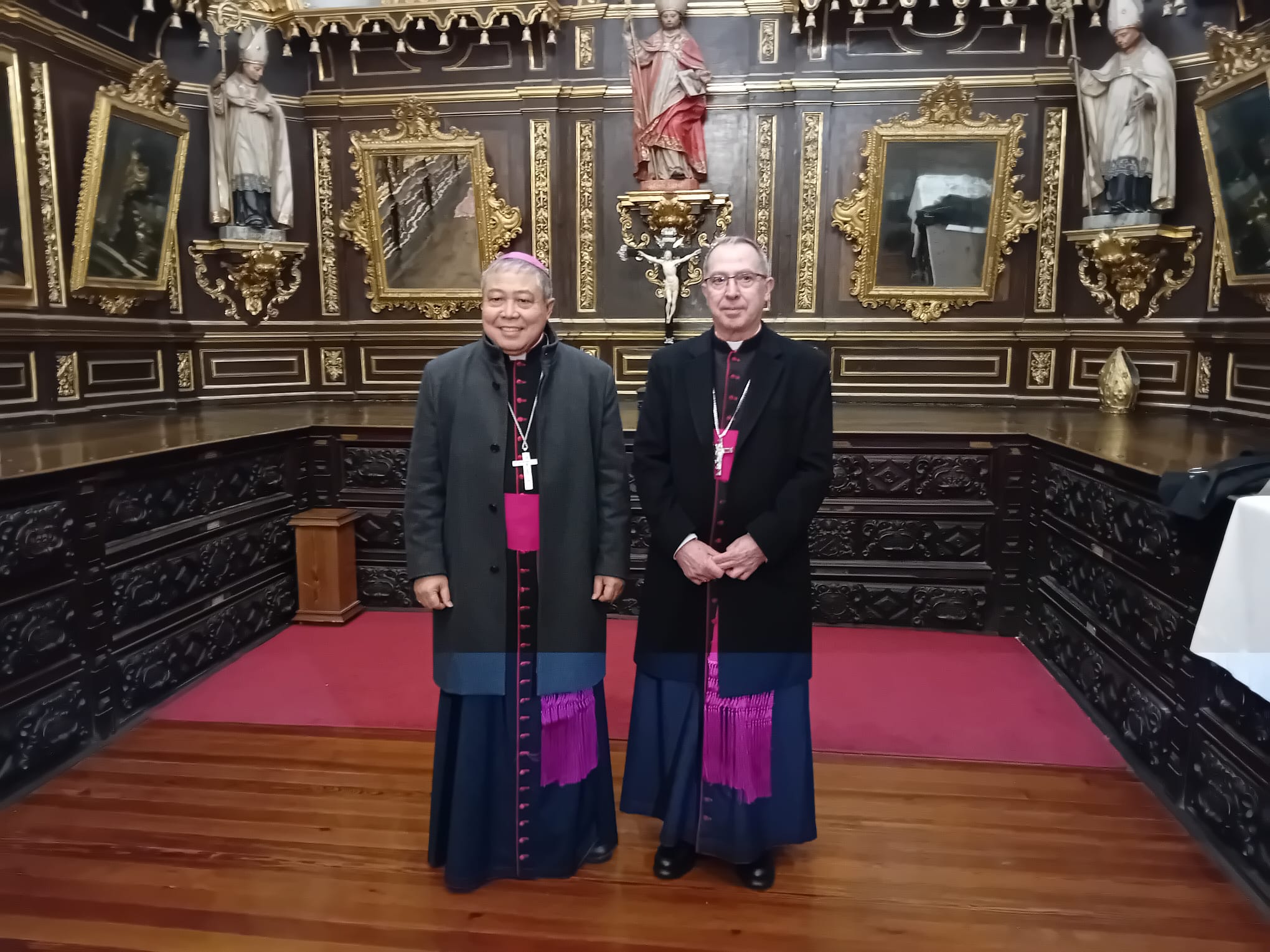 El nuncio apostólico, Bernardito Auza, junto al obispo de la Diocesis, Fernando Valera