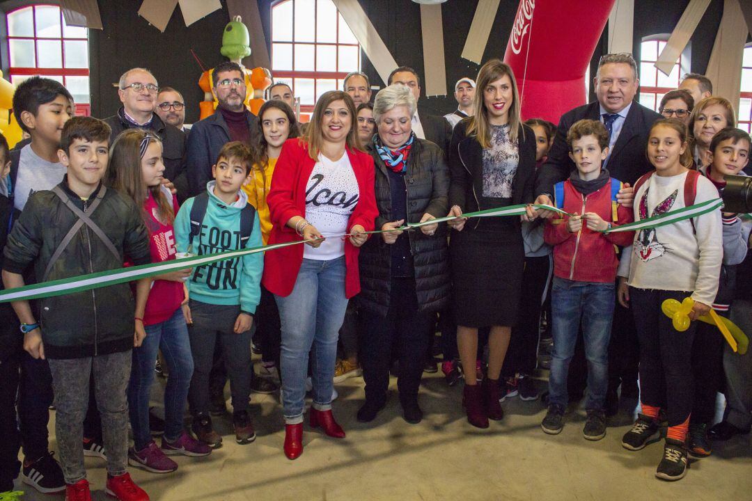 Las autoridades, durante la inauguración de Juveándalus