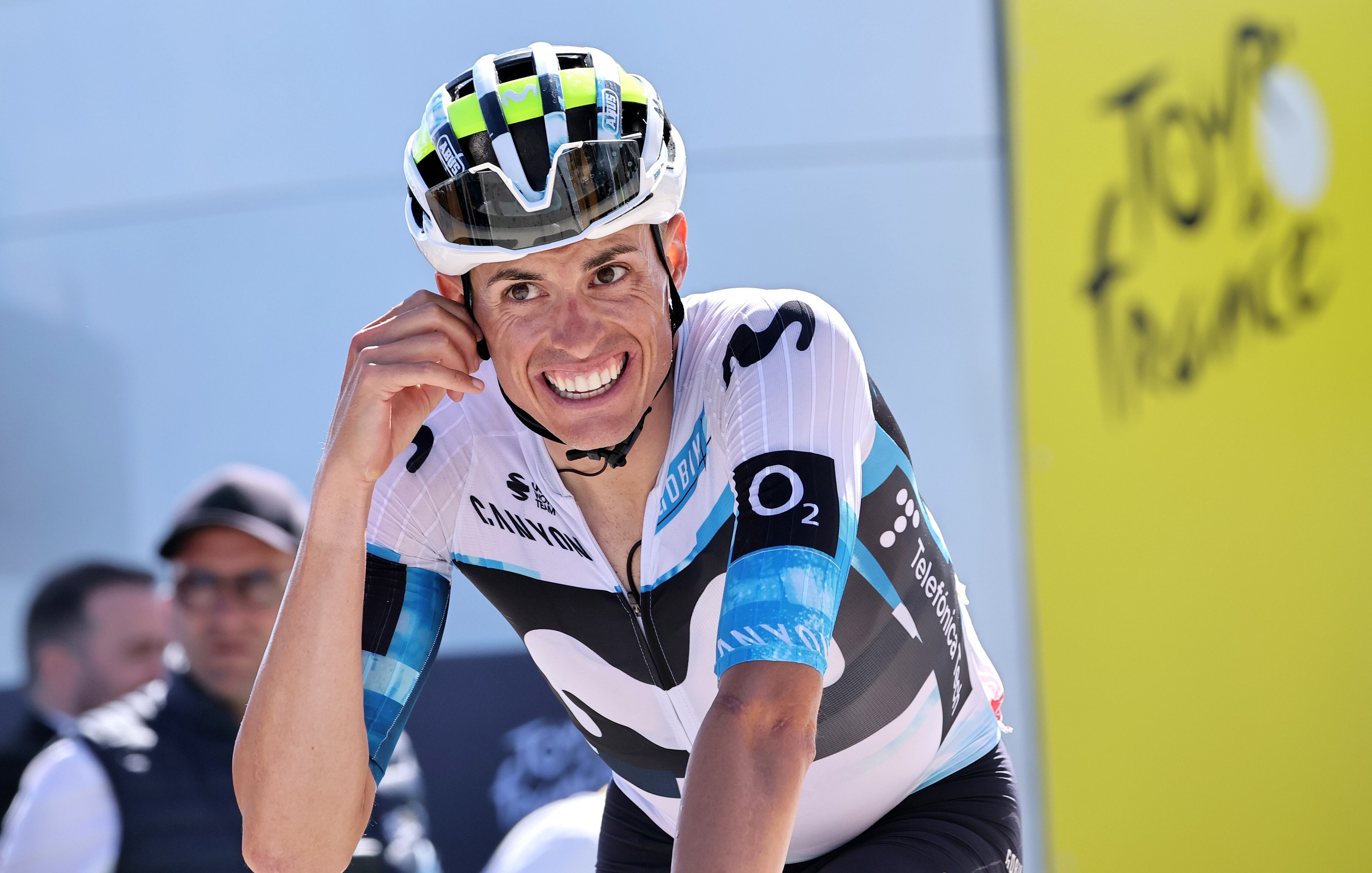 Mont Ventoux (Francia), 22/07/2025.- El ciclista español Enric Mas, del equipo Movistar, cruza la línea de meta de la 16.ª etapa de la carrera ciclista Tour de Francia, de 171,5 km, entre Montpellier y Mont Ventoux, Francia, el 22 de julio de 2025. (Ciclismo, Francia) EFE/EPA/CHRISTOPHE PETIT TESSON