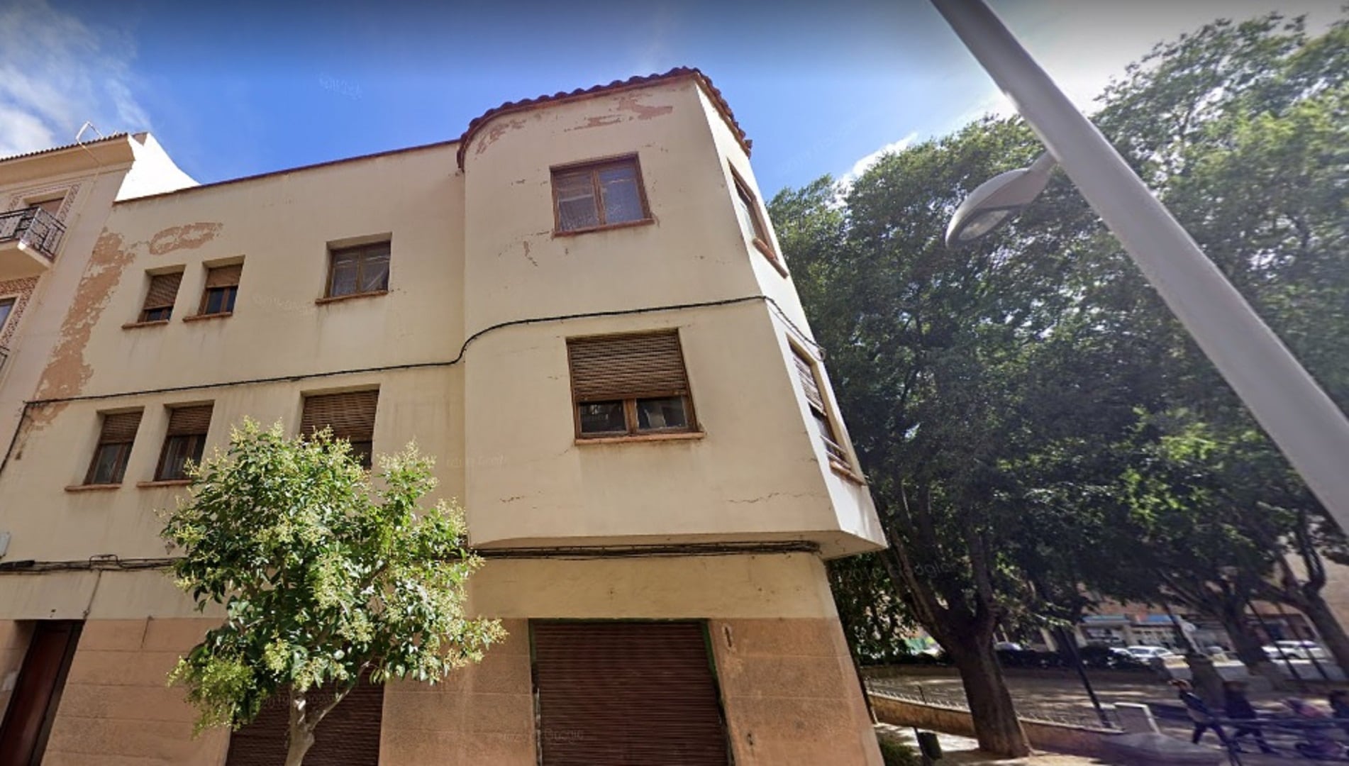 Edificio del arquitecto Pagola situado en la plaza de Santa Eulalia esquina con la calle Puente de Muerte y Vida 7, Segovia