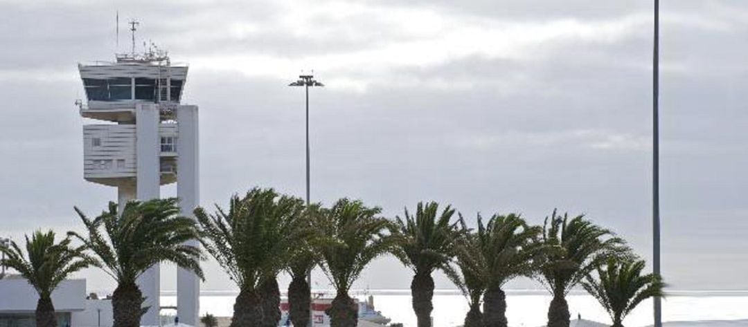 Torre de control del aeropuerto César Manrique Lanzarote.