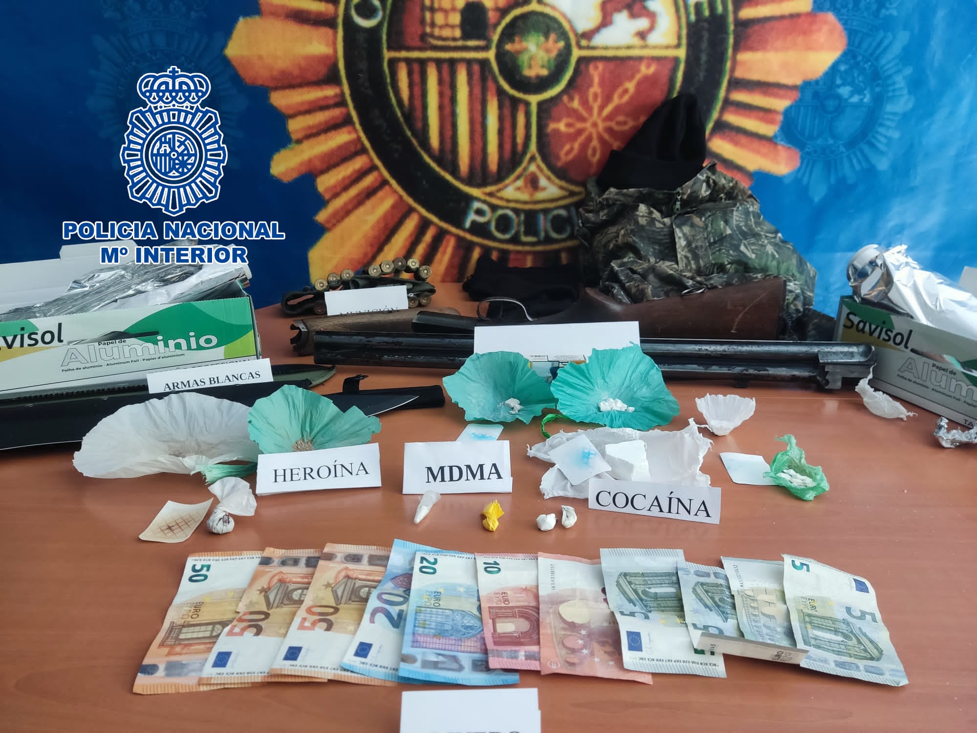 Armas, dinero y droga incautadas en la Operación &#039;Trébol&#039; de Jaén.