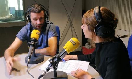 Nacho Carretero, junto a Macarena Berlín en los estudios de la Cadena SER